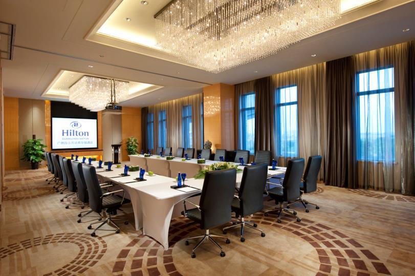 FLEXIBLE FUNCTION ROOMS 9 function rooms with flexible size ranging from 60sqm to 304sqm. State-of-the-art amenities include the latest audio-visual equipment and standard Wi-Fi internet access.