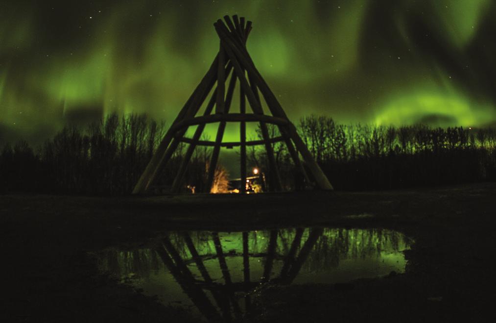 AURORA HUNTING AROUND TOWN Be sure to visit Fort Simpson s newest attraction, the world s tallest wooden teepee, rising up from the Edhaa National Historic Site.