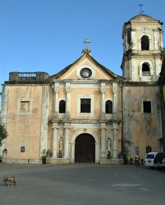 11 Façade of the San Agustin Church It is built in the European Baroque style, characterized by the feeling of movement in the church