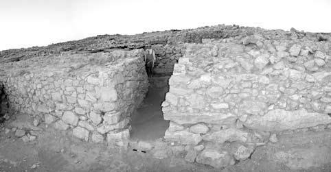 L. Nigro, M. Sala, A. Polcaro: Khirbat al-batråwπ 3. The restored EB II city-gate L.160, from north.