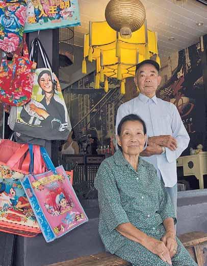 Owners of the Red Ginger Food Stores Leslie Ford and Marina Batalha have known the Wongs for the last eight years; the couple is often seen perched in front of the Byron Bay store.
