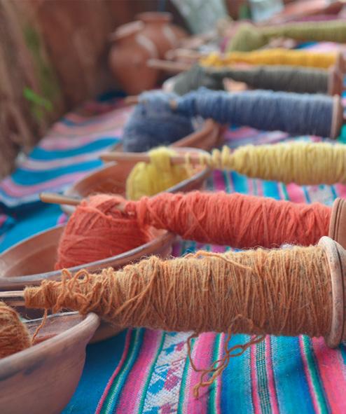 ARTISANAL HAND SPINNING WORKSHOP The Sumaq Phuskhay project aims to revive and refine the art of spinning alpaca wool by hand using the phushkana, an ancient tool that plays an important role in Peru