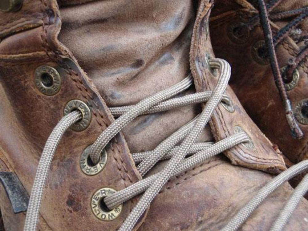 Boot Laces, Belts and Suspenders An unravelled bracelet can serve as a quick eld replacement for a broken boot lace or a burned boot lace for that matter, as one.