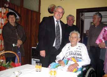 To je le drobec spominov naših starostnikov, ki smo jih obiskali od meseca oktobra do sedaj. Ga. Toplak, ki je letos praznovala 90 let, prebiva v Domu Danice Vogrinec.