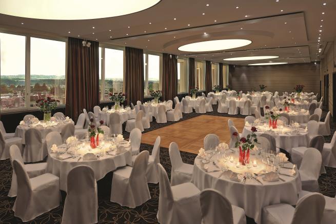 BANQUETING (FROM 25 PARTICIPANTS) WEDDINGS, PRIVATE & BUSINESS EVENTS, MEETINGS, JUBILEES OR CHRISTMAS EVENTS @ HILTON ZURICH AIRPORT The Hilton Zurich Airport provides an