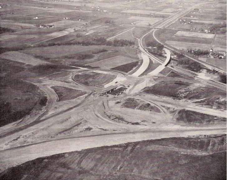 INTERSECTION OF CALUMET AND KINGERY EXPRESSWAYS BUILT IN 1950 LOOKING NORTH, CONSTRUCTION STARTING IN I-394 TO