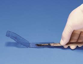 DeRoyal s Blades & Scalpels Scalpel Blade Remover Safely removes blade from metal scalpel