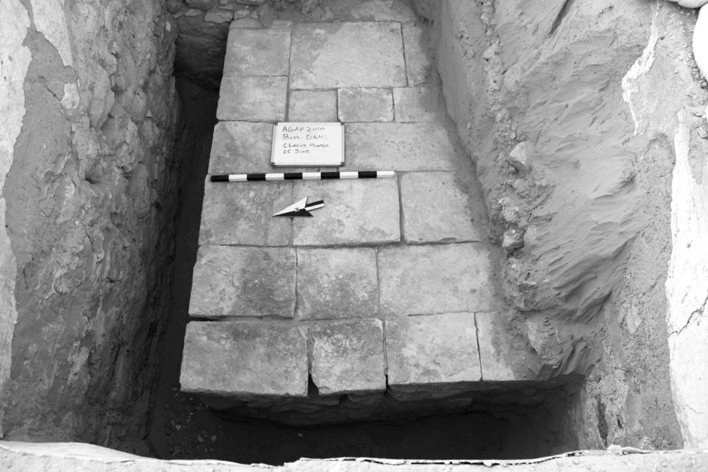 Syria 92 (2015) THE LATE ROMAN MILITARY BATHS OF THE WADI ARABAH 79 Figure 8. Latrina serving the ʿAyn Gharandal bathhouse ʿAyn Gharandal Archaeological Project.