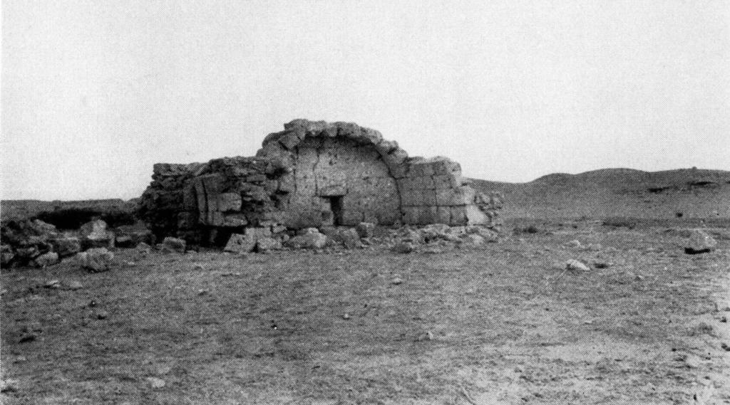 70 R. DARBY Syria 92 (2015) Figure 2. Photo showing the no longer extant ruins of the Late Roman military bathhouse at ʿEn Ḥaẓeva (after GLUECK 1935, 19, fig. 7).
