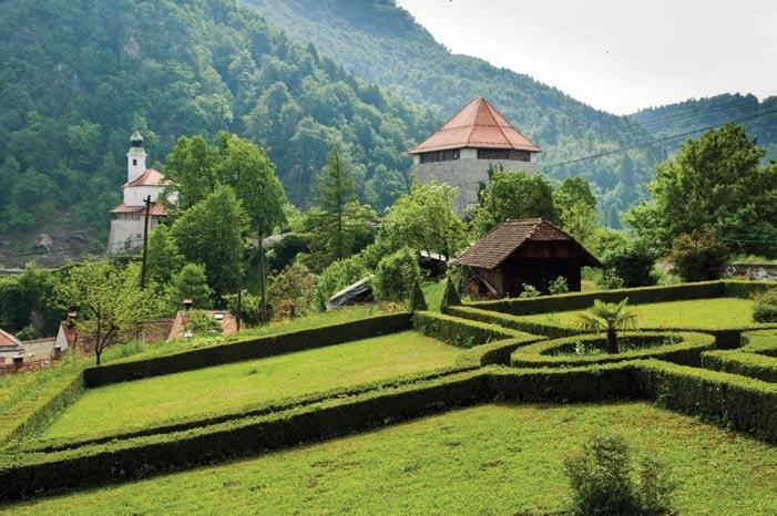 Park Evropa je bil zasnovan leta 2004; ob vstopu Slovenije v Evropsko unijo je župan Kamnika skupaj z županoma pobratenih mest Andechs (Nemčija) ter Trofaiach (Avstrija) v parku ob železniški postaji