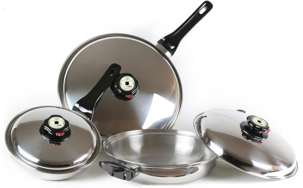 The set consists of three pans and three lids.