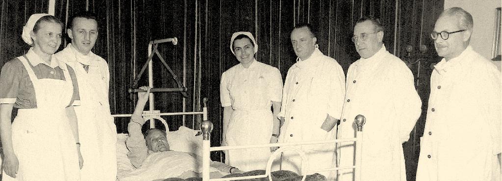 iz zgodovine medicine Kirurška ekipa na Bledu v Vili Bled, kjer je bila opravljena operacija slepega črevesa takratnemu predsedniku Jugoslavije Josipu Brozu - Titu leta 1947.