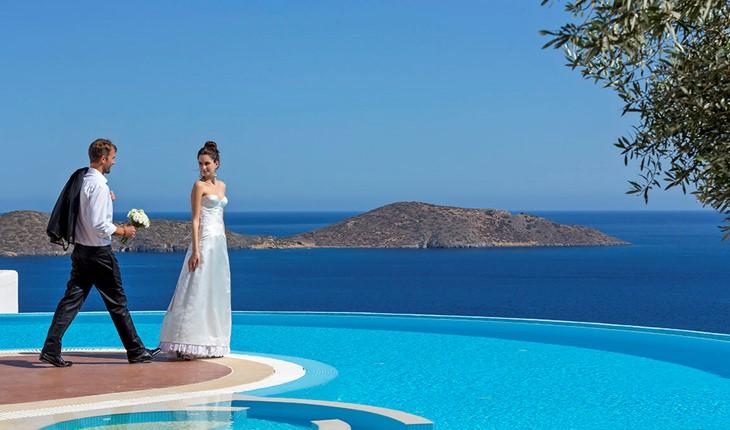 Elounda Gulf Suites The exclusive Elounda Gulf Villas & Suites in Crete Island, Greece, ideally situated close to the dazzling Elounda beach, features only 10 individually designed suites and 18