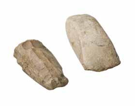 Iako je čovjek u prošlosti koristio različite prirodne materijale najučestaliji materijali koje arheolozi pronalaze arheološkim iskopavanjima jesu: keramika (glina), kost, kamen, dok su umjetni