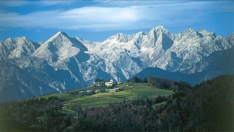 ALPINE SLOVENIA Alpine landscapes: in the background, the Karavanke Mountains with Mount Stol (2,236 m)nd the Kamnik- Savinja Alps