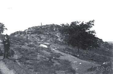 ESPENUCA: INSCRICIÓN, EDIFICIOS E LUGARES MÁXICOS Fig. 02.-O Picoto de Espenuca arredor de 1920. Imaxe do Arquivo do Reino de Galicia.