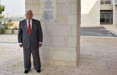 During his visit to Yad Vashem on 19 October, Holocaust survivor and Yad Vashem Benefactor Sam Boymel unveiled a plaque in recognition of