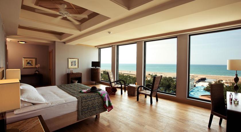 Rooms Room Type Land View Sea View Family Room Land View Family Room Sea View Junior Suite Hamam Suite Pool Suite Area 36 / 44 m2 36 / 44 m2 88 m2 88 m2 66 m2 88 m2 80 m2 Number of Room 1 bedroom 1