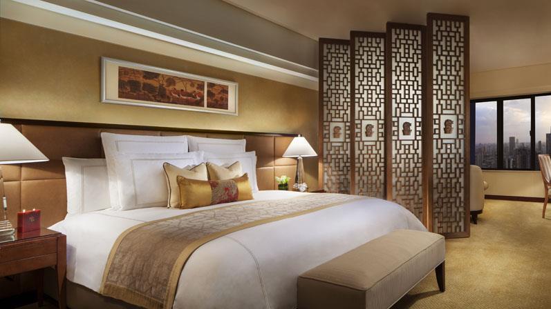 ROOMS AND SUITES Deluxe (120) & Shanghai Rooms (290) 390 Square Feet/37 Square Meters High-Speed
