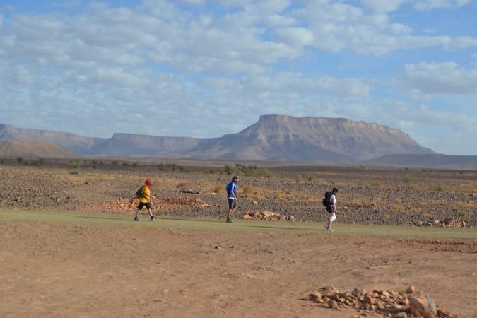 THE ROUTE Our route takes us along the spectacular Drâa Valley, covering a distance of nearly two marathons past ancient mud- brick villages and fortresses, dry mountain plateaus, lush desert oases,