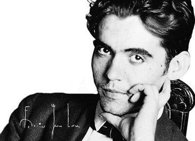 Lorca 2.5Hr The Route of Federico Garcia Lorca tour offers to you the possibility to know the universe of the wellknown poet from Granada.