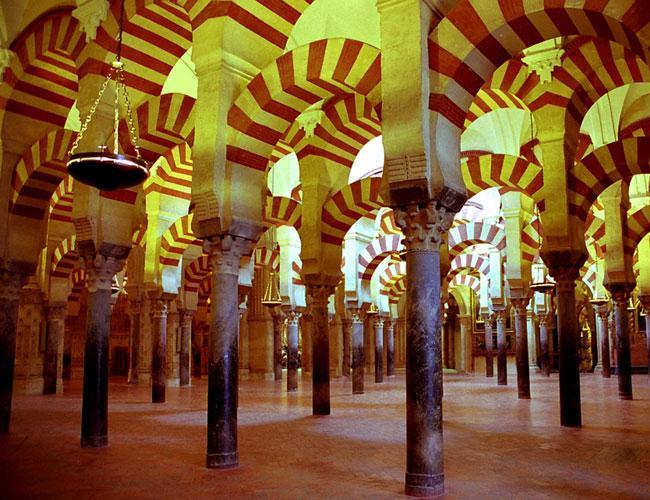 Day-trip to Córdoba 8 Hrs The historic quarter of Córdoba is a beautiful network of small streets, alleys, squares and whitewashed courtyards arranged around the