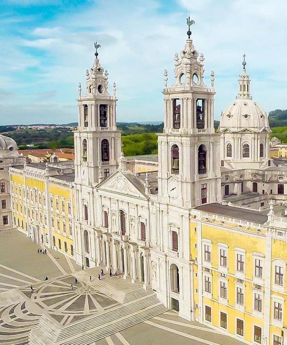 MAFRA HALF DAY TOUR Departure from Lisbon towards to the region of Mafra, located 35 kilometers North of Lisbon.