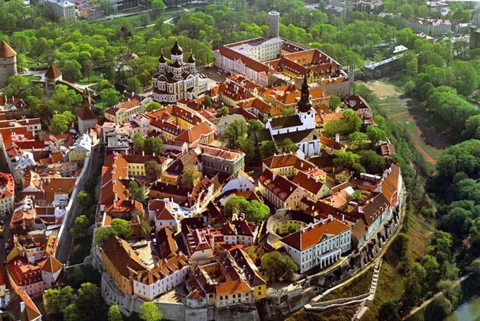Tallinn capital of Estonia First mention in 1154, Lübeck city law 1248; Area 159 km 2 ; Population 441 961 (33% of Estonia s population); The