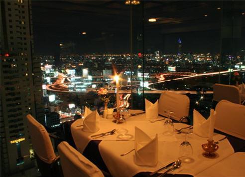 Few hours allocated for shopping 13 Our farewell dinner: Dinner on the 84th floor and you feel