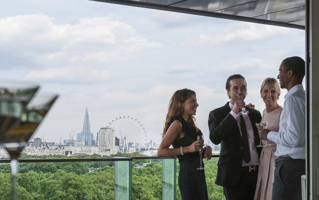 THE TENTH FLOOR LOUNGE Presenting the most spectacular panoramic views across London s dramatic skyline, the tenth floor rooftop lounge is the jewel in the crown atop the Four Seasons building.