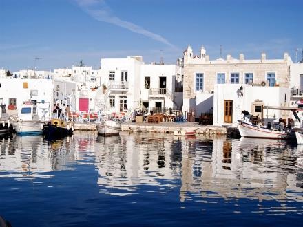 Paroikia: Paroikia, the capital of Paros, has maintained its picturesque style. Paroikia s cute harbor, decorated with white houses, is typical of the Cycladic architecture.