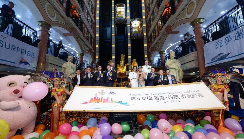 (Front row, from left) Deputy Mayor of Kaohsiung Mr. Lee Yung Te, Taiwan Tourism Bureau Deputy Director General Dr. Wayne Liu, Hong Kong Tourism Commission Commissioner for Tourism Mr.