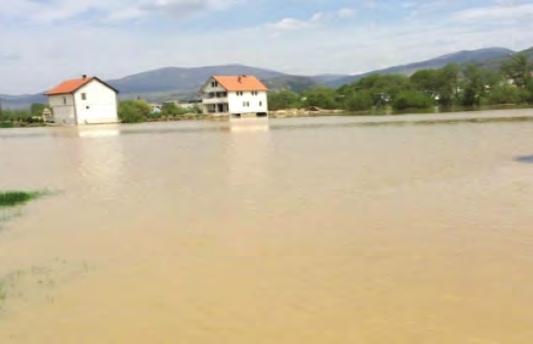 RAPORT PËR GJENDJEN E UJËRAVE NË REPUBLIKËN E KOSOVËS Ky vlerësim tregon se gjatësia e lumenjve të Kosovës të rrezikuar nga përmbytjet sillet rreth 491 km, ndërsa vetëm rreth 140 km janë të
