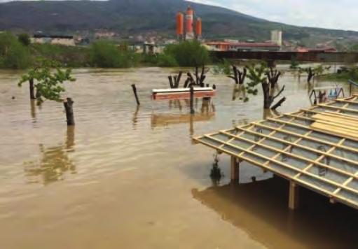 PËRMBYTJET (VËRSHIMET) DHE EROZIONI Vërshimet në Mitrovicë Vërshimet në pellgun e Ibrit dhe Moravës së Binçes gjatë vitit 2014 Shkrirjet e borës dhe reshjet në prill 2014, kanë vërshuar pjesën më të