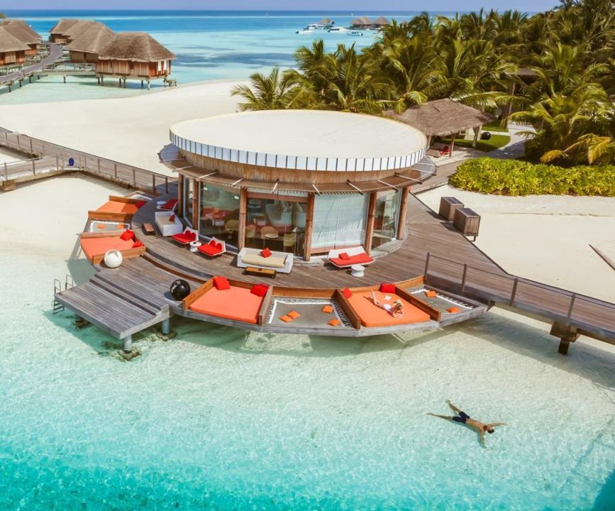 PRIVATE BEACH & LOUNGE HIGHLIGHTS GMs staying in the Manta Exclusive Space can enjoy full access to Club Med Kani s