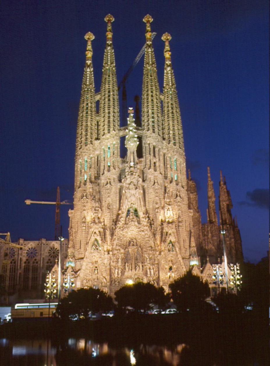 is a large Roman Catholic church in Barcelona