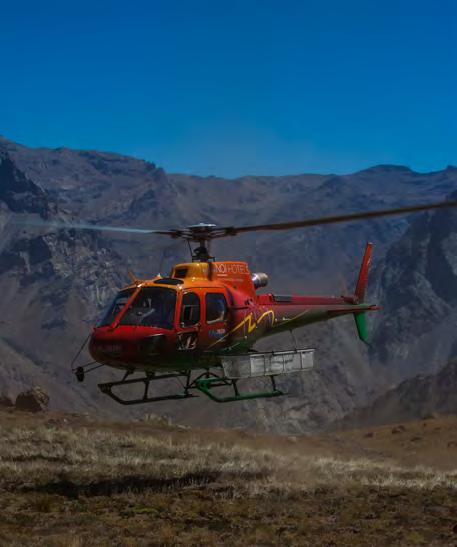 HELI SPA TERMAS LA GALERÍA Impressive mountain flight towards Cachapoal glacier,