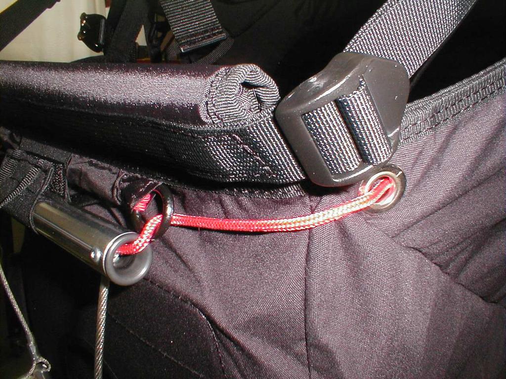 Two plastic buckles are fixed near the front seat angle to increase or decrease the pressure under the knees. 3.