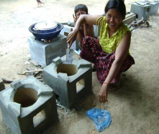 CAMBODIA 3 Stove model: Samaki Improved Stove Price: n/a Number of beneficiaries: 3,669 women Number of stoves installed: 2,760 Efficiency Improvement : 30% of wood
