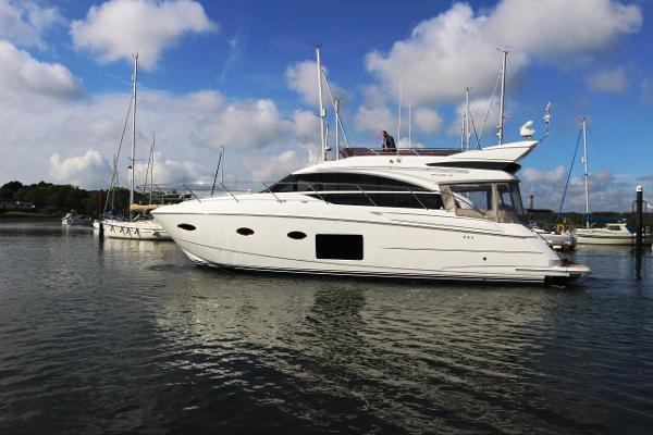 2014 PRICE: 719,000 INC VAT Ref:PB1338 2014 PRINCESS 52 FLYBRIDGE MOTOR YACHT FOR SALE, FITTED WITH: Twin Volvo D11-725hp diesel engines White hull Rovere Oak interior woodwork, gloss finish Midnight
