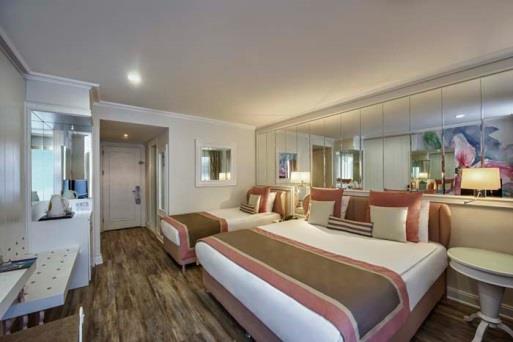 Rooms Standard Room Standard room (26-30m 2 ): Bed room with 1 double bed, 1 single Bed, 1 sofa, shower/wc, air conditioning (central + in the meantime), laminate flooring, TV, mini bar, hairdryer,