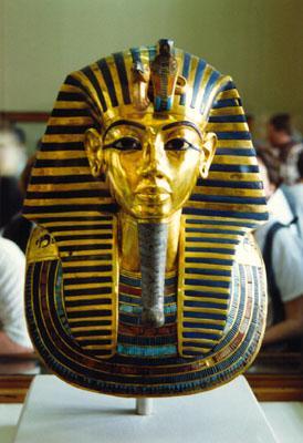 Tutankaten= Tutankhamen (1341 BC 1323 BC) 18 th dynasty I widened the breach and by means of the candle looked in.