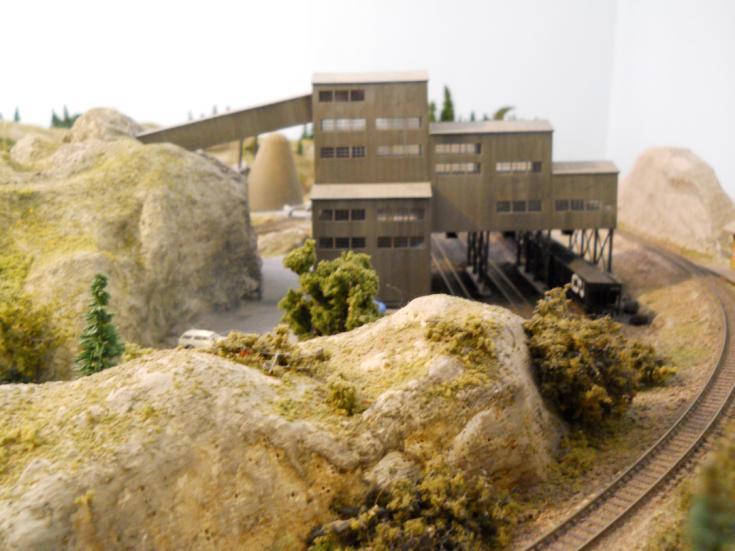 Key Scenes: Saw Mill, Coal Mine, River, Roundhouse Low height provides good viewing for children