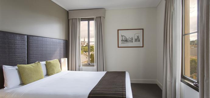 Alternate Accommodation Mercure Treasury Gardens 13 Spring Street, Melbourne VIC 3000 Ph: +61 3 9205 9999 http://www.mercuremelbourne.com.au/ Mercure Treasury Gardens is a 4 star hotel featuring 164 guest rooms and suites.