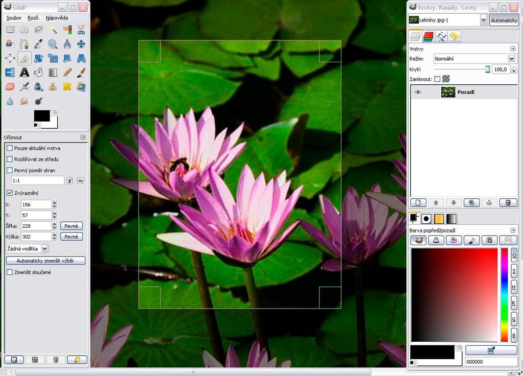 Slika 6.3. GIMP instaliran na Windowsima [http://www.gimp.org/screenshots/windows_crop.jpg?rand=153631140] 6.5.3. Blender Blender je slobodni softver za obradu grafike, omogućava izgradnju različitih 2D i 3D sadrţaja te njihovo modeliranje (mogu se dodavati razni sadrţaju na modele, kao npr.