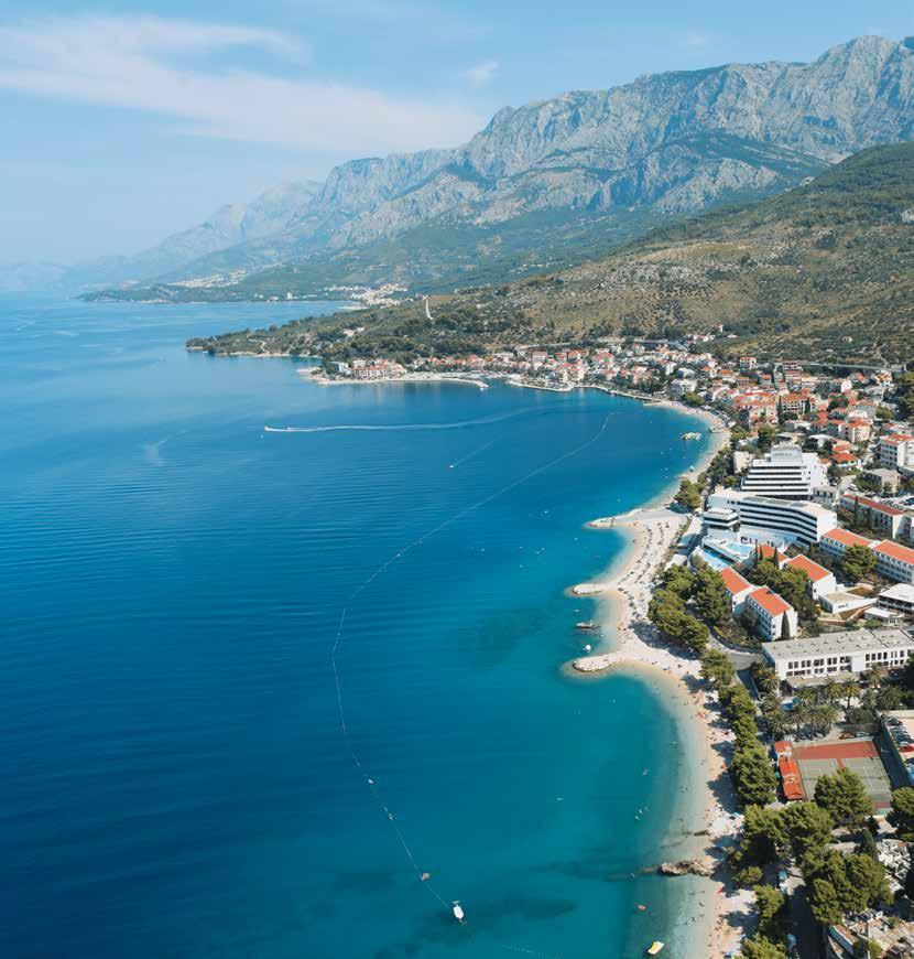 The hotel is located on a beautiful pebbly beach, only 150 metres from the centre of the picturesque small town of Podgora.