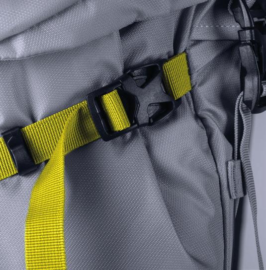 FEATURES Rope fastener Load control strap Next to the pack