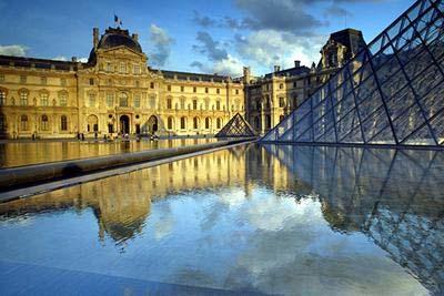Have dinner with your group in the area. DAY 8: ½ DAY EXCURSION TO VERSAILLES / PARIS This morning after breakfast, board your private bus and head for a visit of the Château of Versailles.
