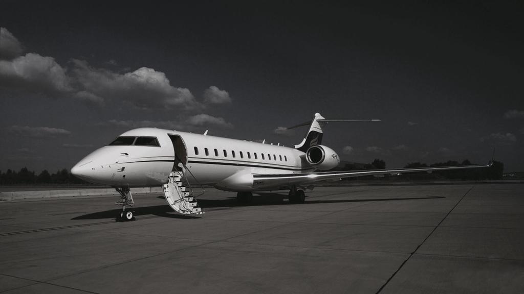 Bombardier Global Express OE-IRP FACTS Global Express is one of the most powerful long-range jets accommodating up to 12 passengers.