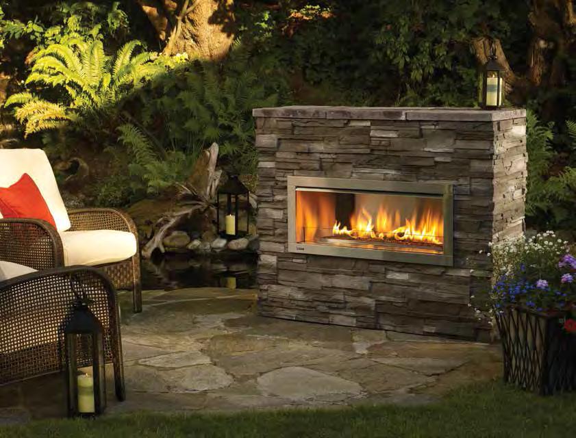 workmanship of the Regency Indoor Horizon series is mirrored in this dramatic outdoor fireplace.